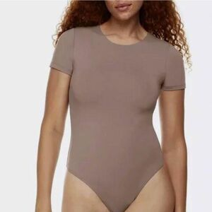 Aritzia Sunday Best CinchSeamless Short Sleeve Bodysuit - Size Large